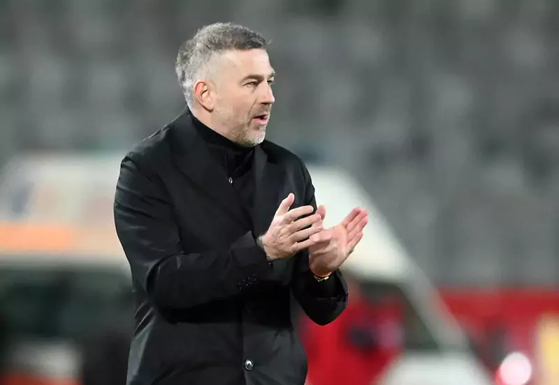 edward-iordanescu-duoc-biet-den-voi-phong-cach-huan-luyen-day-su-ky-luat-va-chien-thuat-linh-hoat